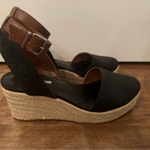 BCBGeneration Black and Brown Wedges